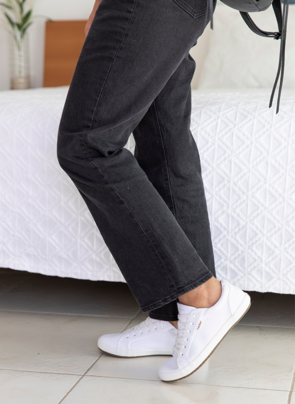 best-white-sneakers-for-travel best-white-sneakers-for-travel